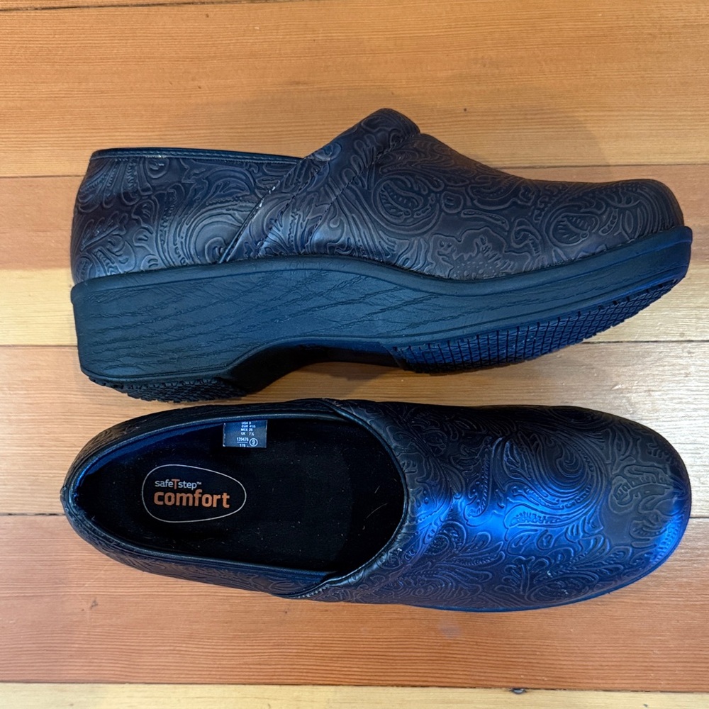 Safe T step vegan embossed clogs